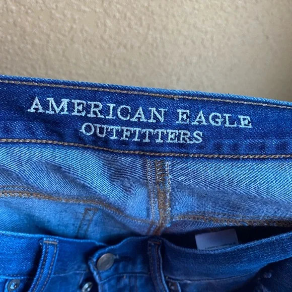 American Eagle Womens Blue Denim Vintage Hi Rise Ripped Jeans Size 6 EUC - Picture 4 of 4